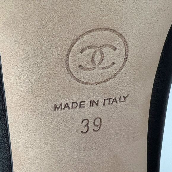CHANEL Cap-Toe Classic Black Leather Pumps Logo Heel EU 39 US 9 - Picture 8 of 11